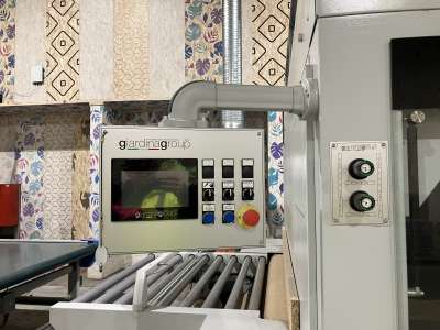 A képen az eladó újszerű állapotú Giardina Group festőautomata vezérlő konzolja, kikapcsolt kijelzővel