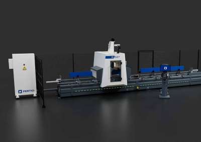 A képen a Pertici P527 5 tengelyes CNC megmunkáló központ egy render képen, a mobilportál, a kapcsoló szekrény és a munkaterület is.