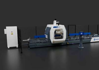 A képen a Pertici P527 Premium Plus 5 tengelyes CNC megmunkáló központ egy render képen, látható a mobilportál, a kapcsoló szekrény és a munkaterület is.