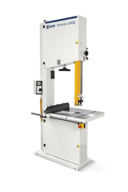 A képen a termék, egy scm Formula S 840 P szériás szalagfűrészgép látható.