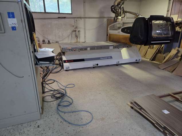 A képen a termék, egy SCM Record 121 fúró-maró CNC megmunkáló központ látható.