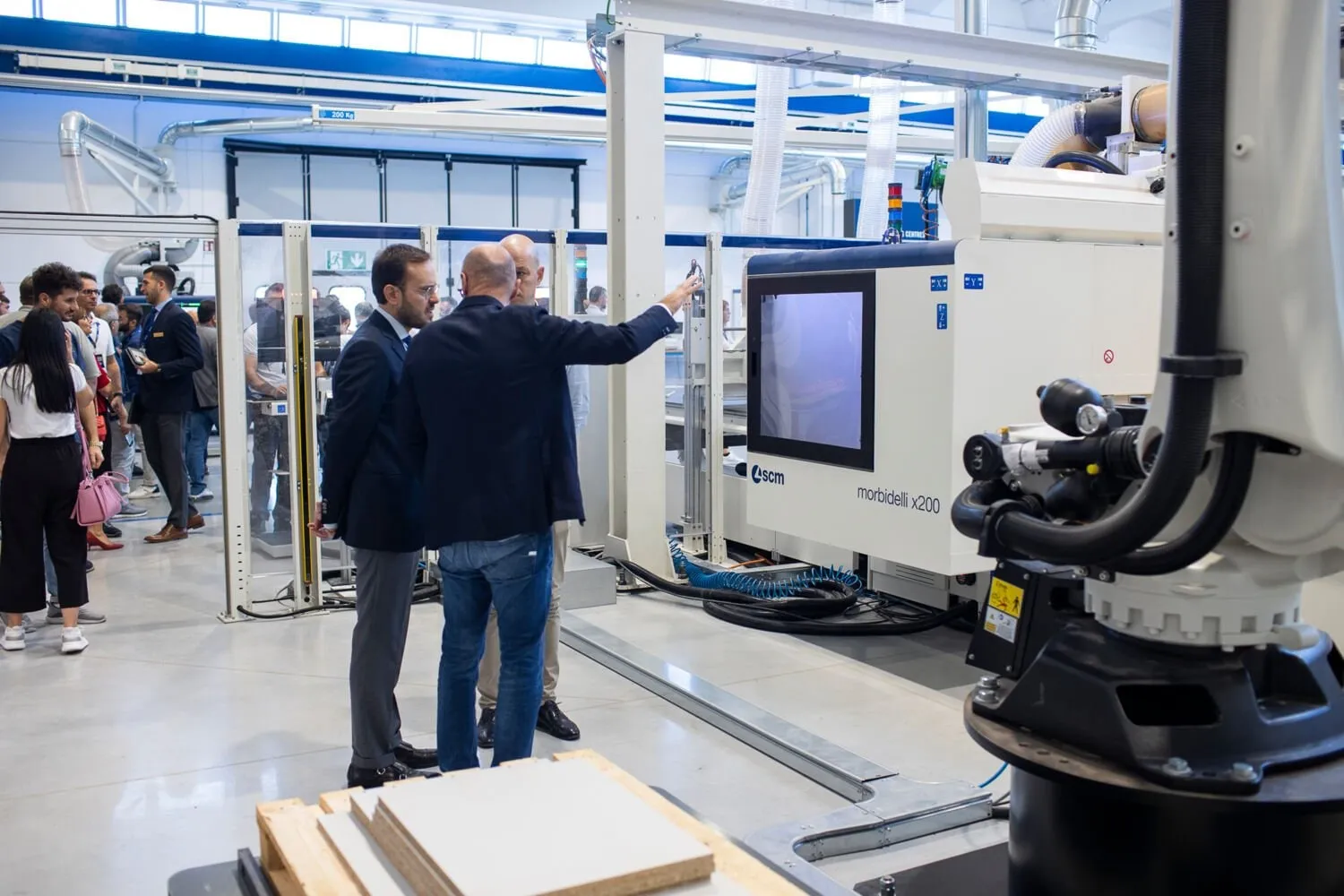 Nemzetközi szakmai látogatók automatizált SCM gyártótechnológiánál